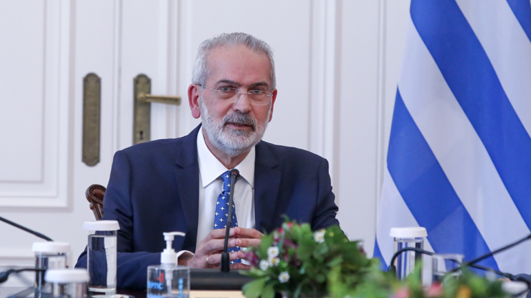 Σαρμάς: «Το Σύνταγμα επιβάλλει αυστηρή πολιτική ουδετερότητα στις υπηρεσιακές κυβερνήσεις»